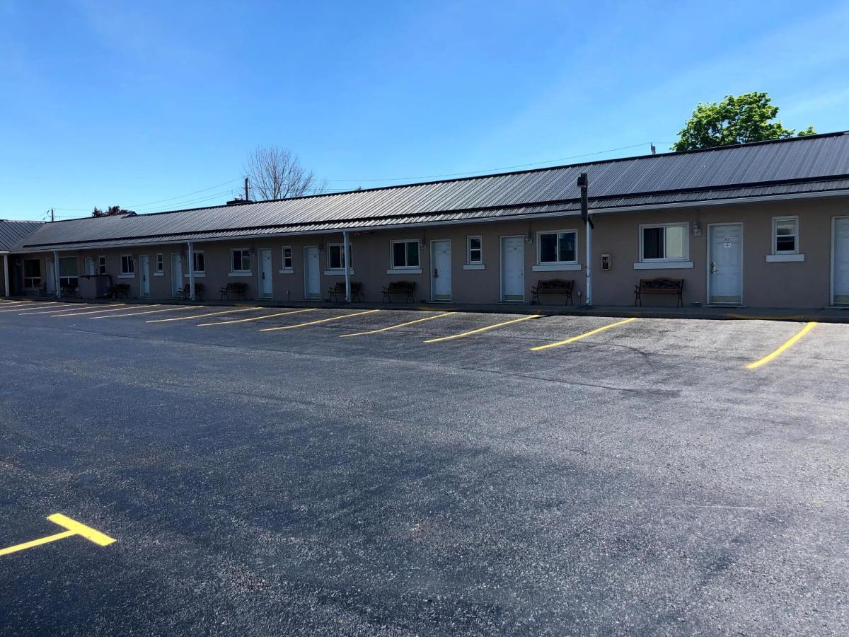 Perth Plaza Inn & Suites Exterior photo